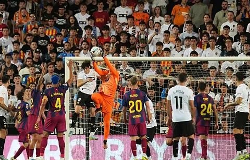 Valencia befason Barcelonën