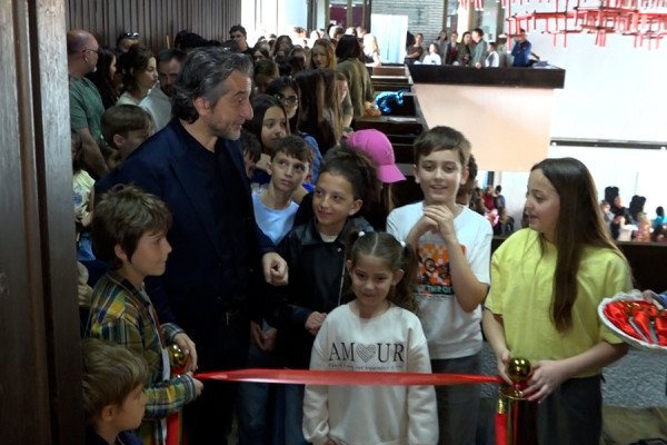 Hapet biblioteka për fëmijë në kryeqytet, Rama tregon se ideja ishte e gruas së tij