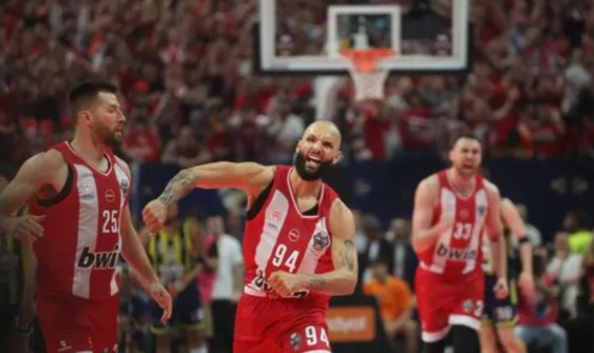 Olympiacos mposht Fenerbahce n dhe kalon në finalen e madhe
