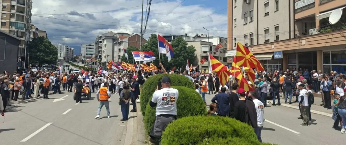 Tubimi pro-Vuçiqit në Kumanovë, Kuçi ngre alarmin: Serbia po e rrethon Kosovën përmes fqinjëve