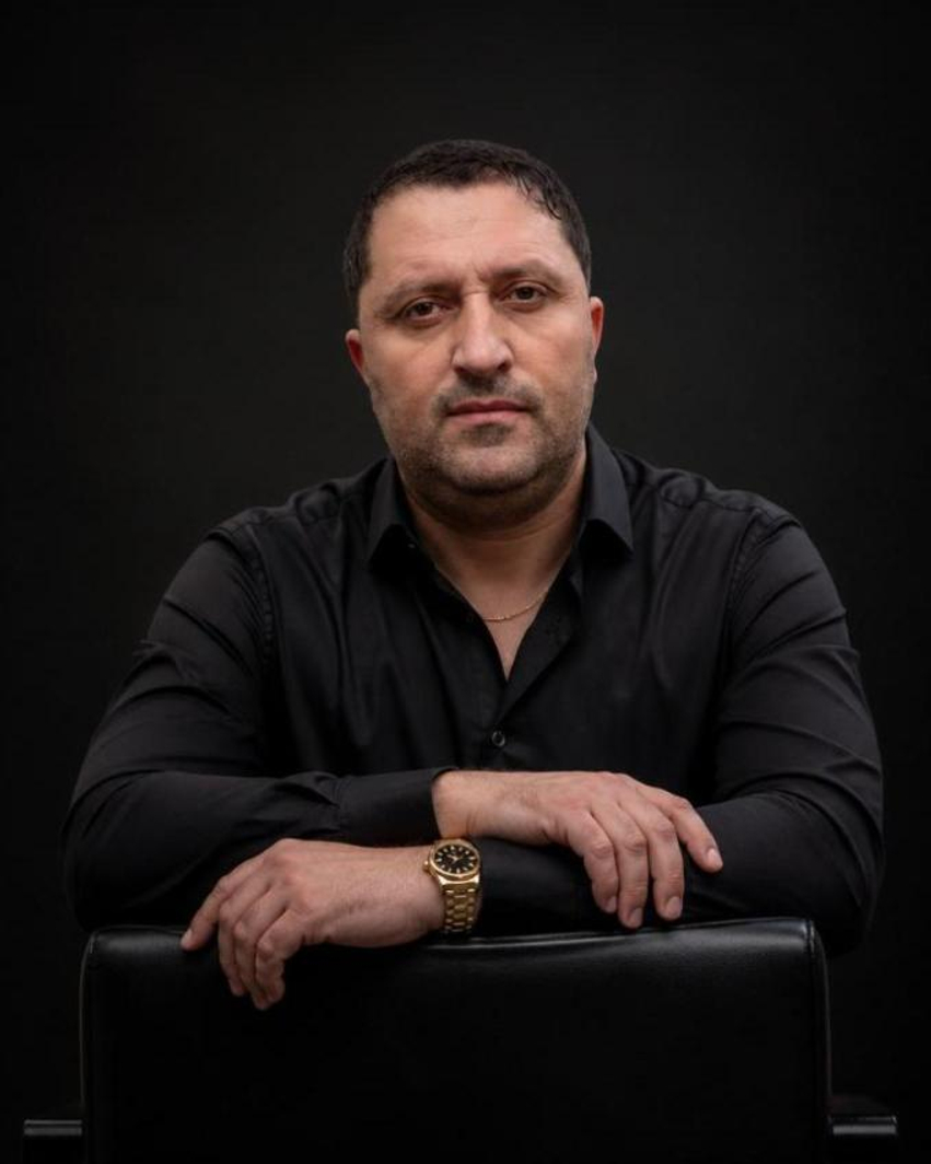 Rigels Seliman  Më 23 maj demokratët do të zgjedhin mes Saliut që premton liri dhe Berishës që nuk lëshon karrigen e PD