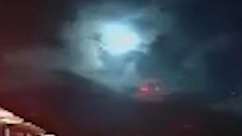 Qielli mbi Australi ndriçohet nga një meteor  i gjelbër 