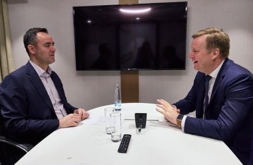 Sorensen flet me Konjufcën për hapat e ardhshëm në dialogun me Serbinë