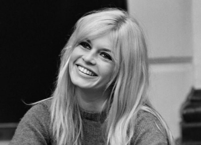 brigitte-bardot-pushton-kanen-plazhi-i-kinemase-merr-emrin-e-saj