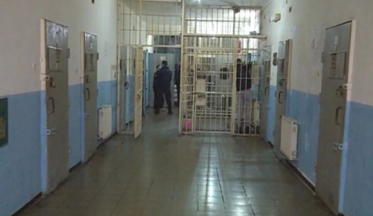 Dhunë në paraburgimin e Vlorës, biznesmeni i akuzuar për vjedhje në Itali përfundon në spital