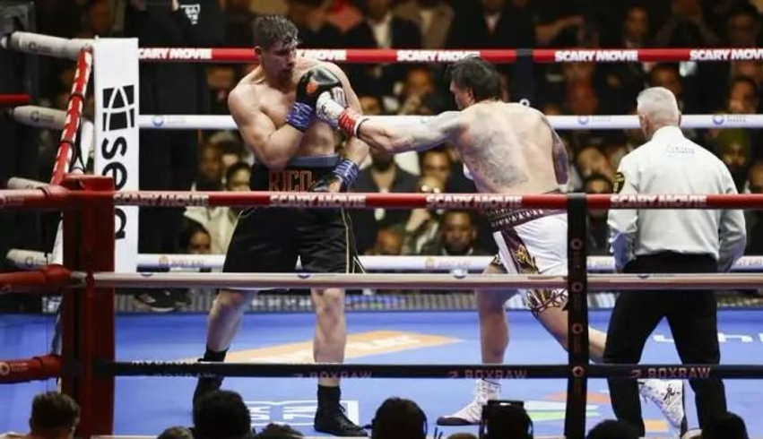 Oleksandr Usyk detyron kundërshtarin të dorëzohet pranë piramidave në Egjipt