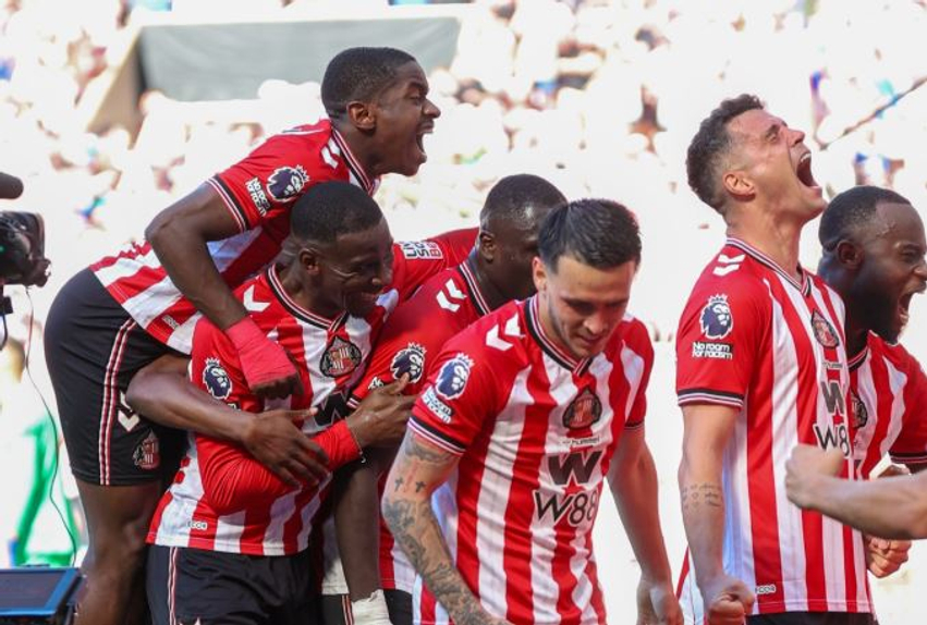 Granit Xhaka çmend anglezët  me Sunderlandin tronditin Chelsean dhe sigurojnë Evropën