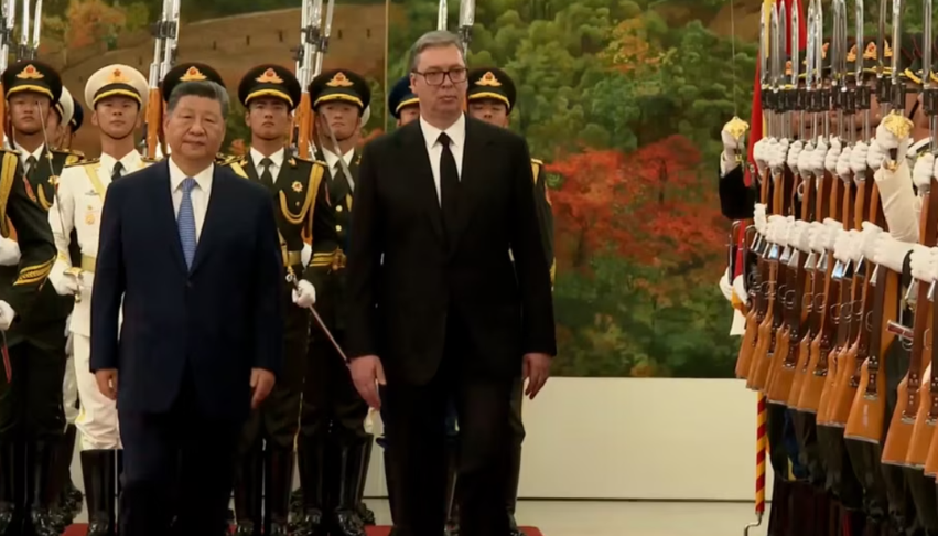 Xi e shpërblen Vuçiqin me  Medaljen e Miqësisë  gjatë vizitës së tij në Pekin