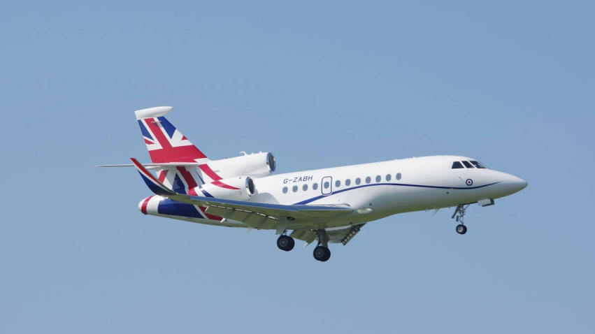 Aeroplani i Sekretarit britanik përjeton bllokim të sinjalit pranë kufirit rus