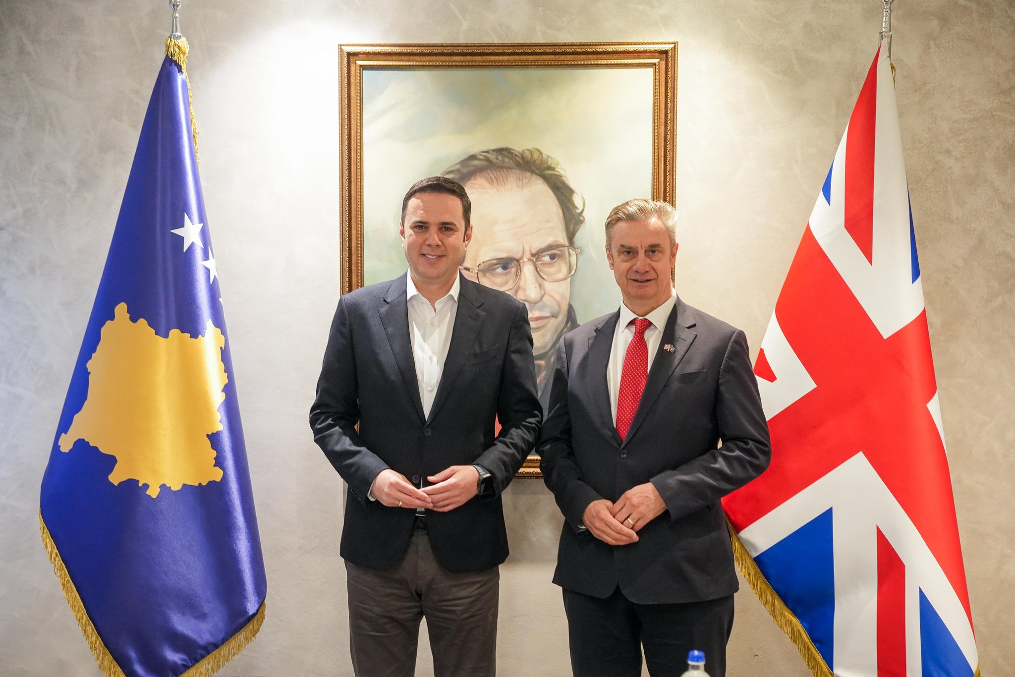 Ambasadori britanik pritet nga Abdixhiku, flasin për zgjedhjet dhe programin e LDK-së