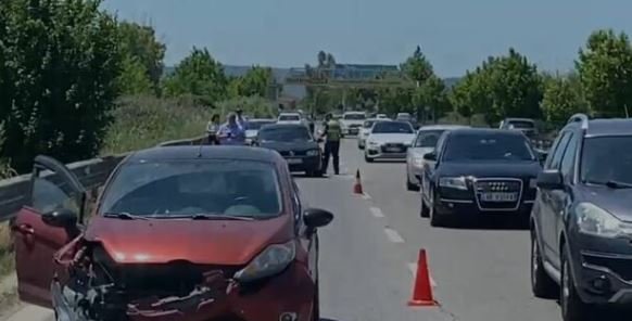 Aksident te “Pushimi i Shoferit” në Lushnjë, një i plagosur