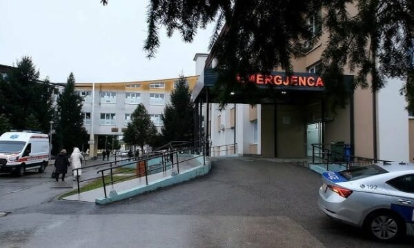 S’shkoi në punë për 4 vjet dhe e mori pagën të plotë, ngrihet aktakuzë ndaj drejtorit në spitalin e Gjakovës që s’mori masa