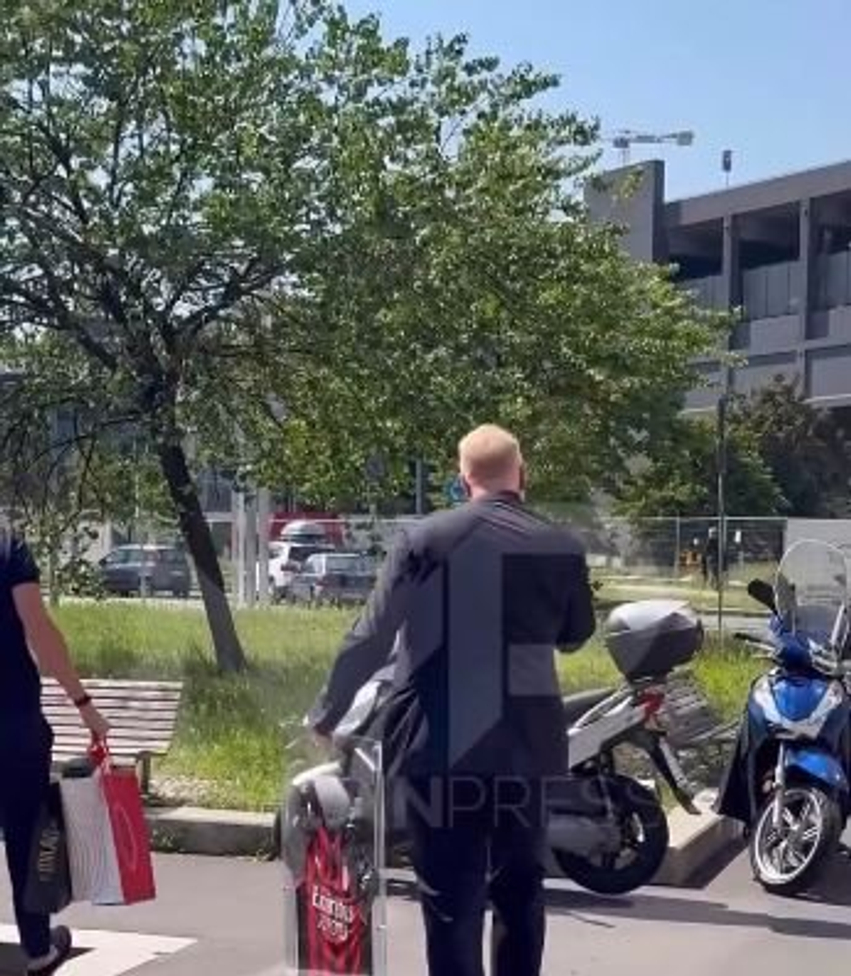 Shqiptari largohet zyrtarisht nga Milani