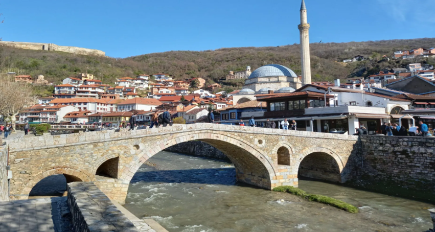 Nxitjet qëllimkëqija me prapavijë për urimet e festës për Bajram në Prizren