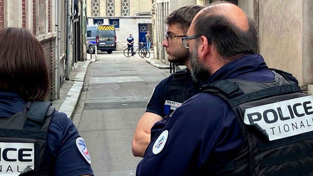Krim në familje në Francë, 16-vjeçari dyshohet për vrasjen e vëllait dhe plagosjen e rëndë të nënës