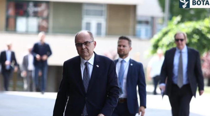 perplasje-ne-bosnje-lidhur-me-zyren-nderkombetare-qe-mbikeqyr-zbatimin-e-paqes