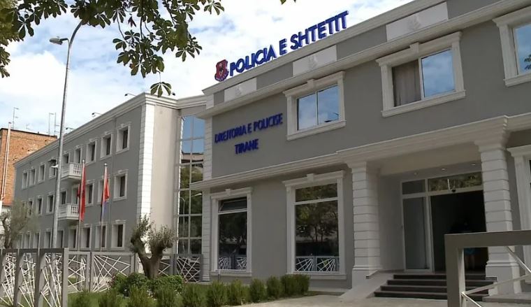 Përfshihet nga zjarri Drejtoria e Policisë në Tiranë, ambulanca në vendngjarje, ja për çfarë dyshohet