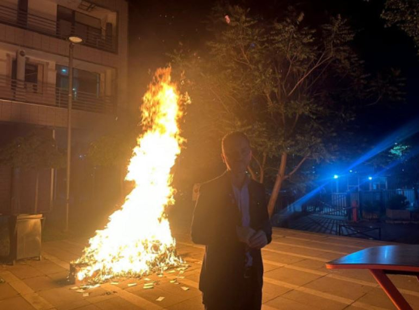  Djegin paratë   PSD me aksion simbolik hap fushatën zgjedhore