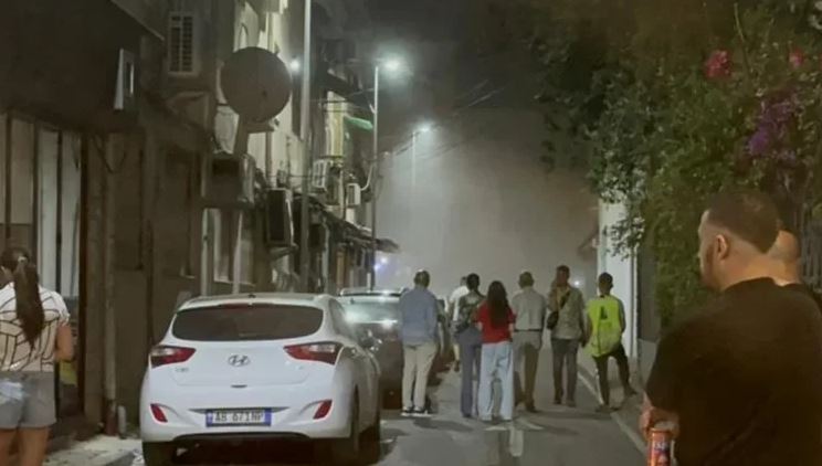 Panik te “Myslym Shyri”, bie zjarr në një pallat, banorët dalin në rrugë