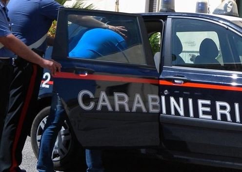 “Skifteri” shqiptar kapet në ndjekje policore, shoku arratiset! Me makinë të vjedhur grabiste banesat, gjatë arrestimit…