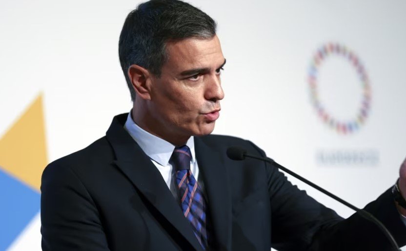 Si po rrethohet Pedro Sanchez nga skandalet e familjes dhe qeverisë