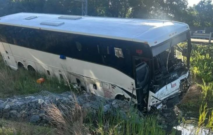 Aksident tragjik në SHBA, 5 të vdekur dhe dhjetëra të plagosur pas përplasjes së autobusit me gjashtë makina