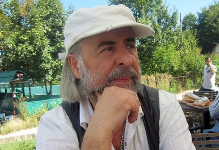 Gjithë jetën me poezi ende pa pasuri