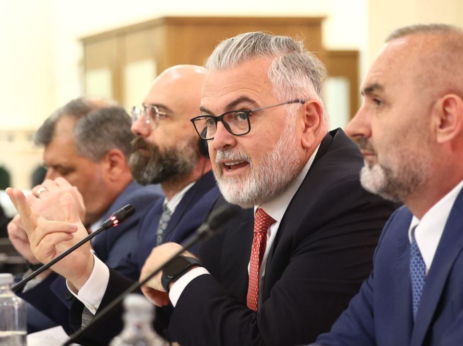 Gogu: Shqipëria, Rumania dhe Moldavia bashkojnë përvojën e reformave gjyqësore në tryezë parlamentare