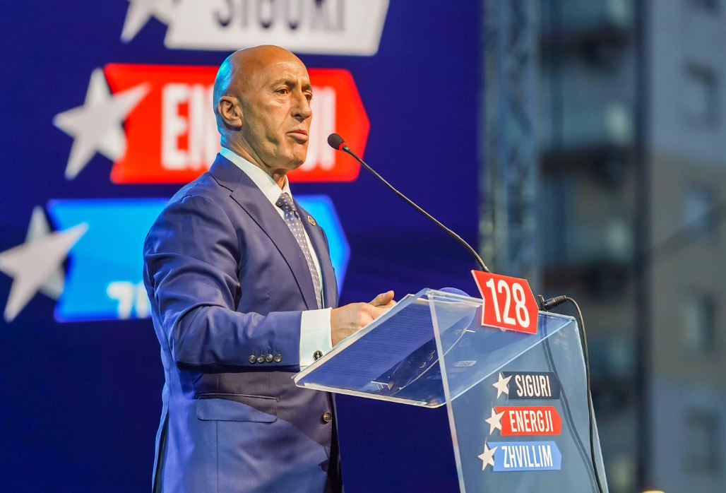 Gara politike po ashpërsohet, a rrezikon AAK të mos e kalojë pragun zgjedhor?