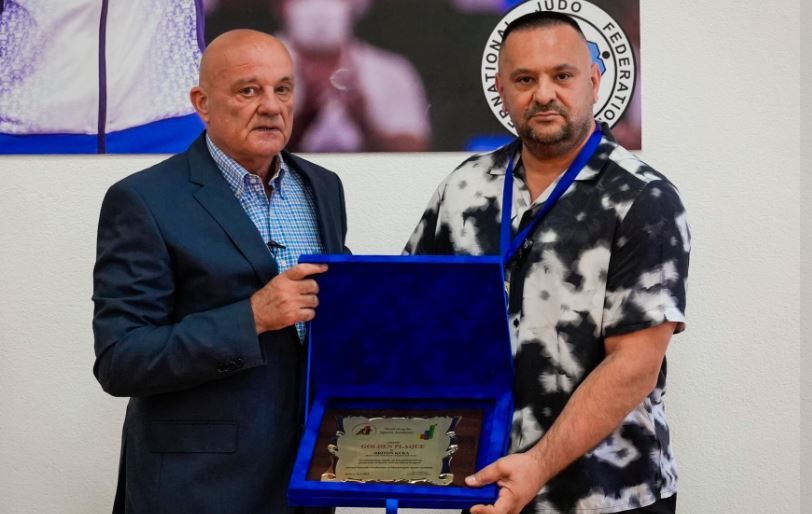 “Pllaka e Artë” për kryemjeshtrin Driton Kuka