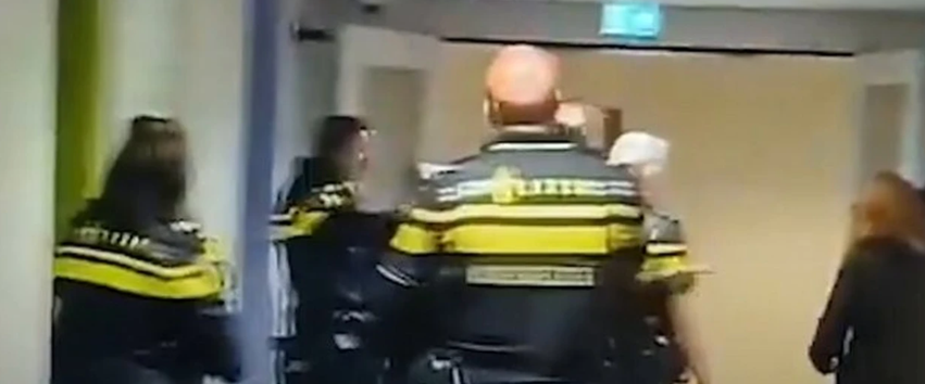 Policia holandeze përdor forcë brutale ndaj një gruaje shtatzënë gjatë arrestimit   pamje