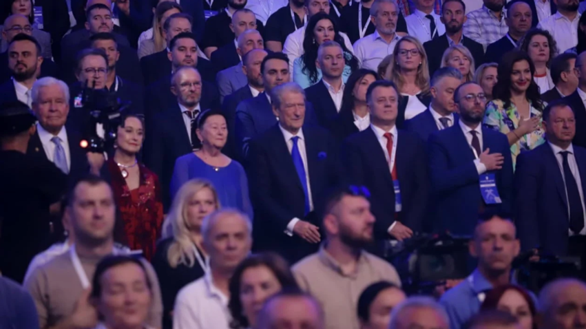 Berisha  spastron  Këshillin Kombëtar të PD  Nga Deda e Kapexhiu te Bumçi e Imami  dhjetëra emra të njohur të demokratëve mbetën jashtë listës