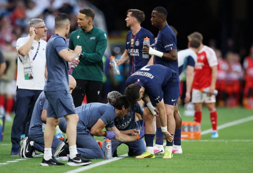 gafa-e-kryesorit-denoi-arsenalin-ish-gjyqtari-i-fifa-s-kvaratskhelia-nuk-duhej-te-ishte-ne-fushe