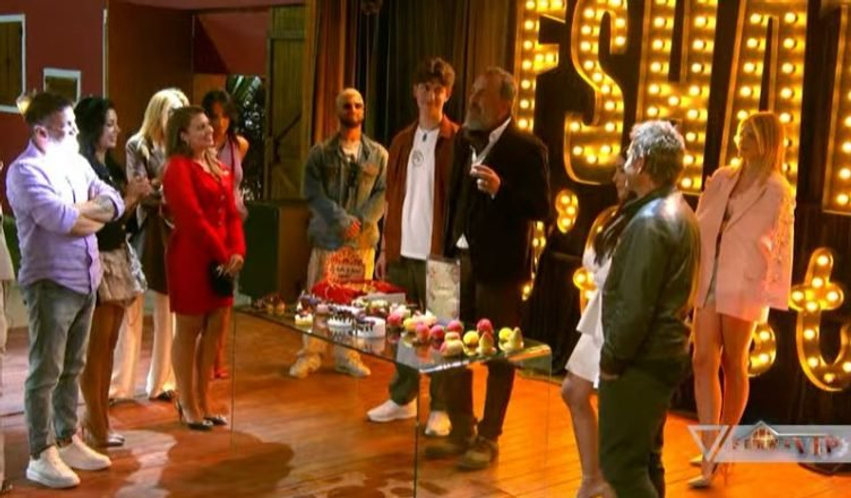 ej-babi-te-kemi-cante-romiri-surprizohet-nga-djali-per-datelindje-shpreh-deshiren-te-jem-edhe-ne-ferma-vip-4