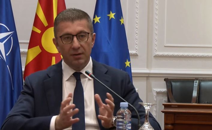 Mickoski: Propozim – ligji për mbrojtje nga përdorimi i produkteve nga duhani