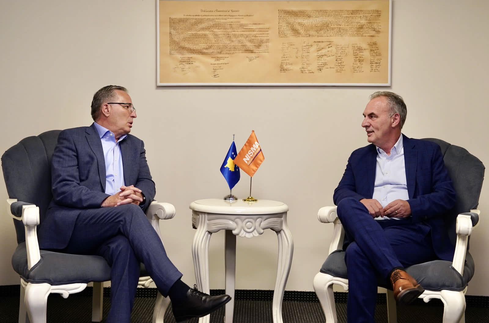 Analistët zbulojnë prapaskenat e afrimit Limaj–PDK dhe rolin e “gardës së vjetër”