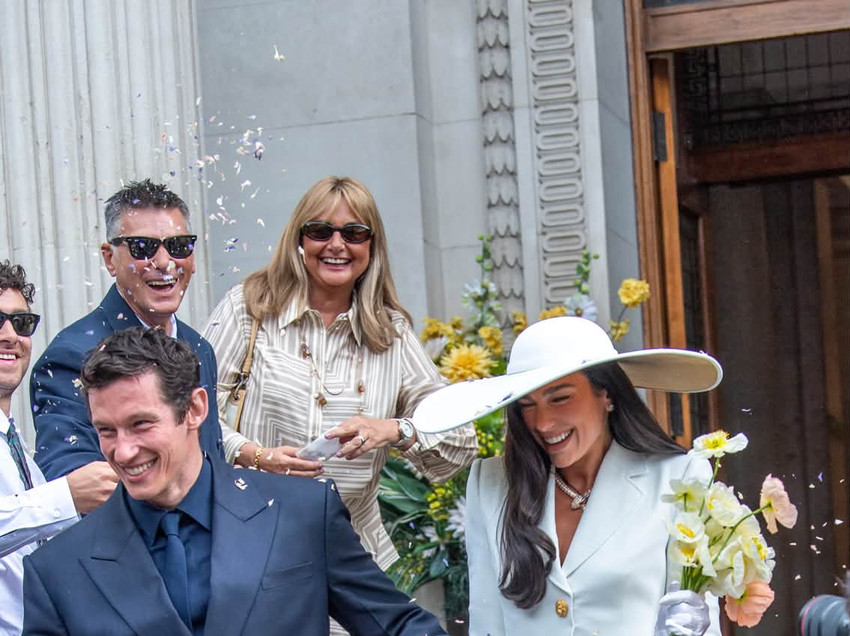 Princesha e popit thotë "po”, martohen Dua Lipa dhe Callum Turner 5 Image