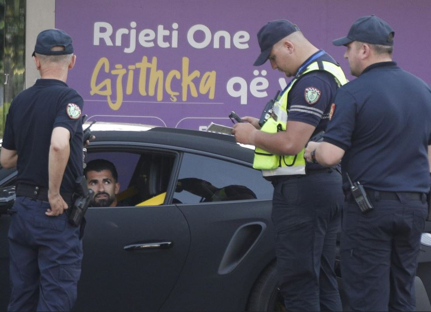 Ylli i kombëtares e pëson nga policia