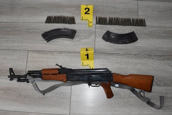 Arrestohet një person në Viti për armëmbajtje pa leje, sekuestrohet AK-47 dhe municion