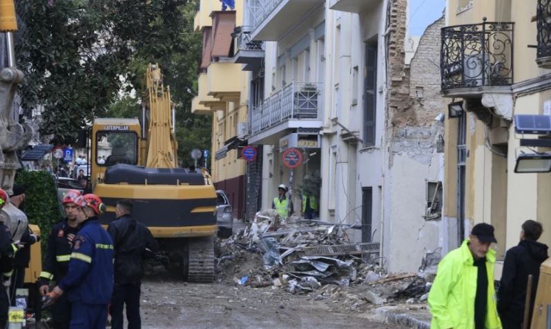 Tragjedia ku vdiqën 3 shqiptarët, zbulohen detaje nga leja e ndërtimit për ndërtesën që u shemb në Athinë