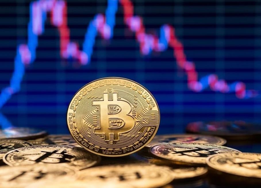 Bitcoin dobësohet nën presionin e dollarit - çfarë pritet të ndodhë me kriptomonedhat?