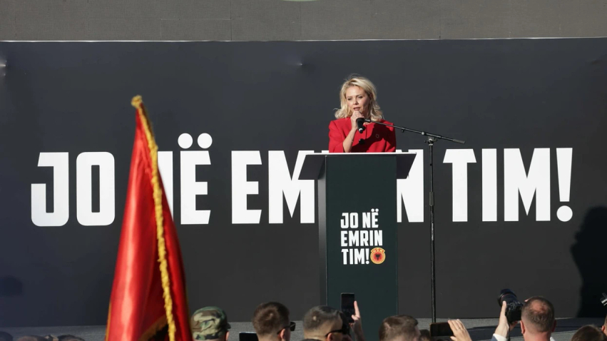 vajza-e-dr-lec-gradices-ne-proteste-ne-nuk-kerkojme-privilegj-ne-kerkojme-drejtesi