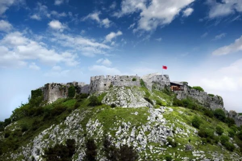 Kalaja e Rozafës tërhoqi mbi 28 mijë turistë gjatë shtatorit