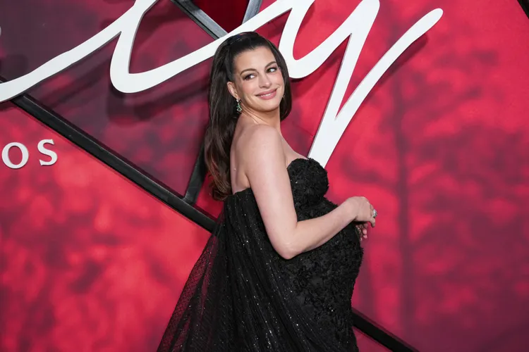 Anne Hathaway zbulon aftësinë e pazakontë që i ka dhënë shtatzënia