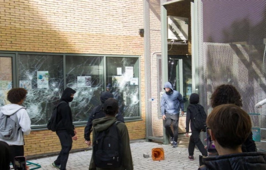 Përshkallëzohen protestat në Francë  afro 3 mijë nxënës të ndaluar   400 shkolla mbyllen