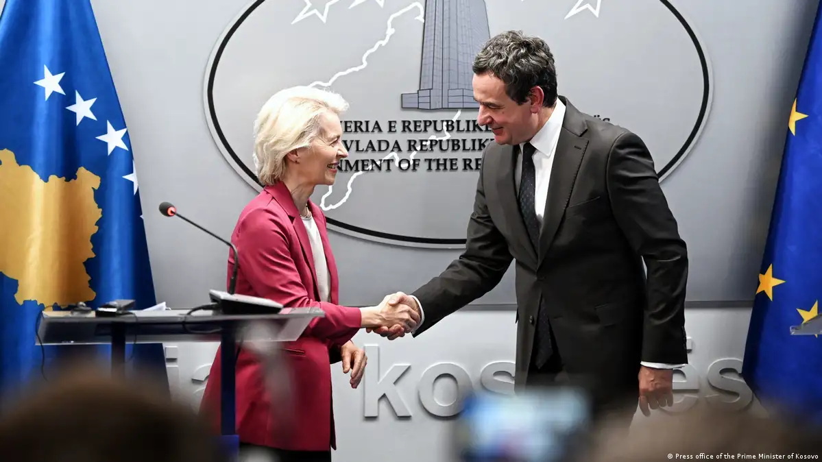 Von der Leyen në Kosovë: A mund të ndahet drejtësia për krimet e luftës nga historia e UÇK-së?