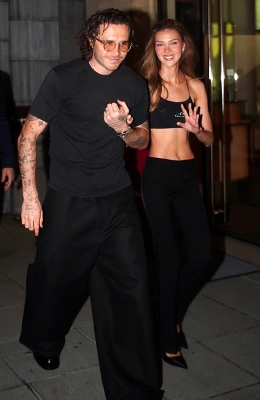 Nicola Peltz mahnit në Paris me paraqitjen e saj  Brooklyn Beckham i qëndron pranë