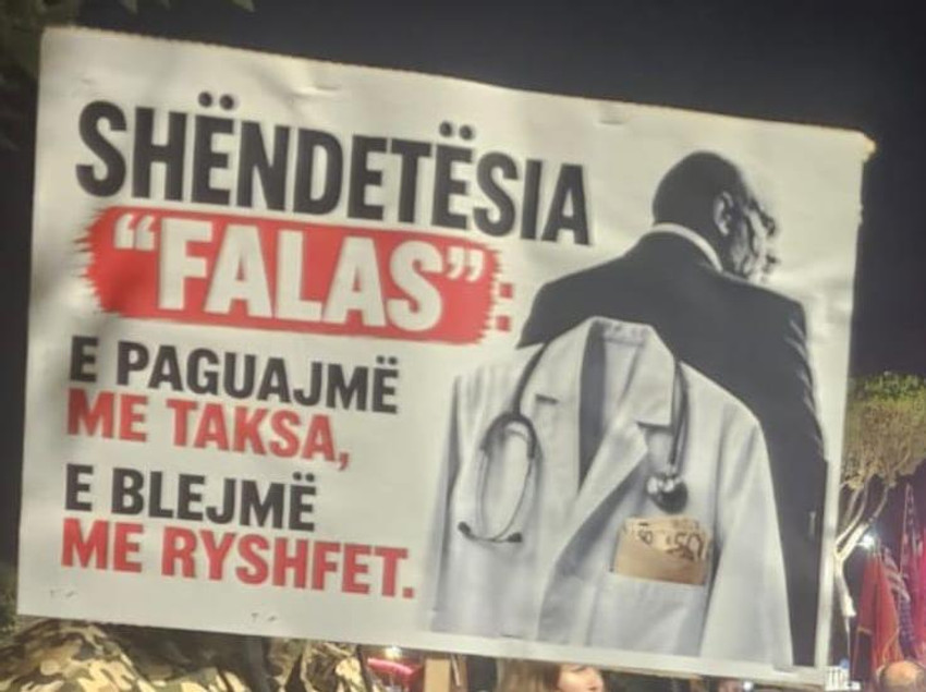 Protestuesit ironizojnë Ramën përmes pankartave: Gjithë javës na vjedh me mjeshtëri, të premten na dëgjon hallet me “besnikëri” 2 Image