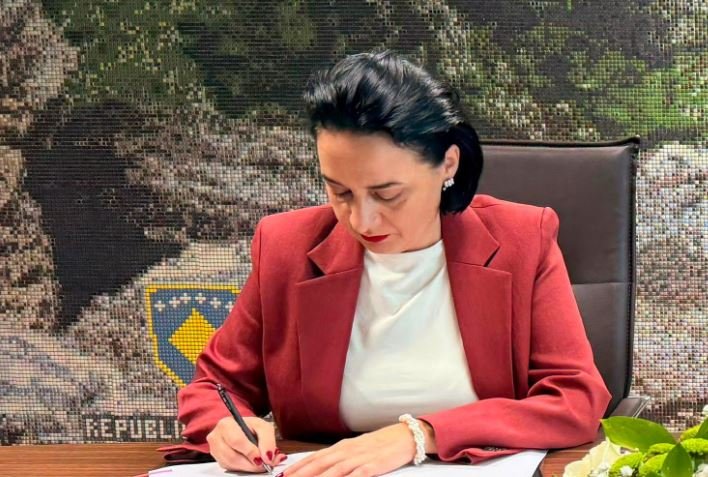 Ministria i kthen 19 vendime Prishtinës, Pacolli: Nuk kanë bazë ligjore