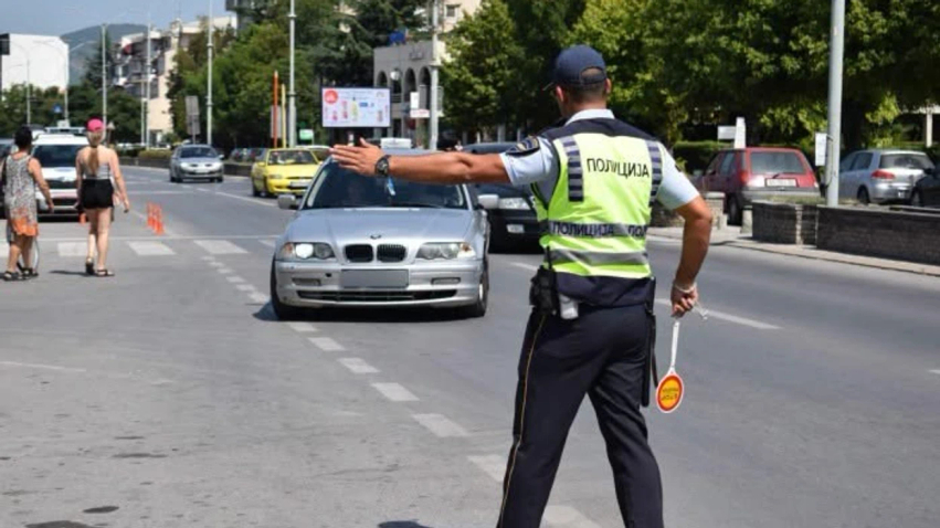 Kontrolle nga policia në trafik  ndalohen dhjetë shoferë për  drejtim të pakujdesshëm të automjetit 